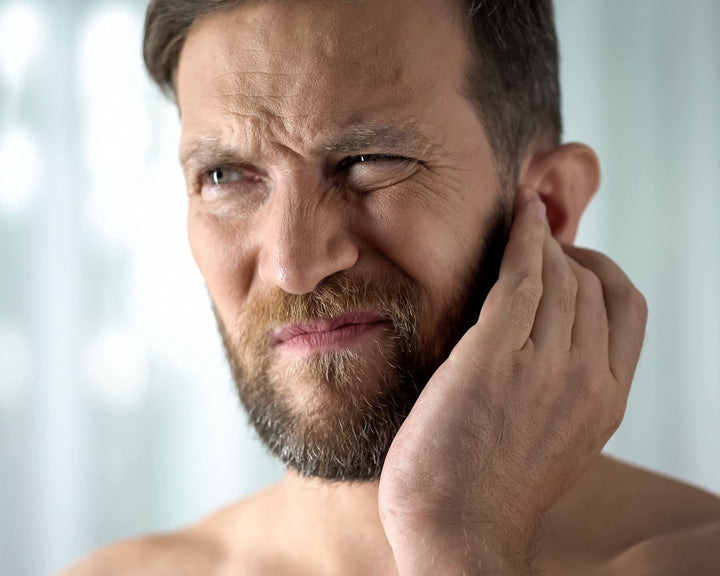 Prurito alle orecchie: cause, rimedi naturali e prevenzione